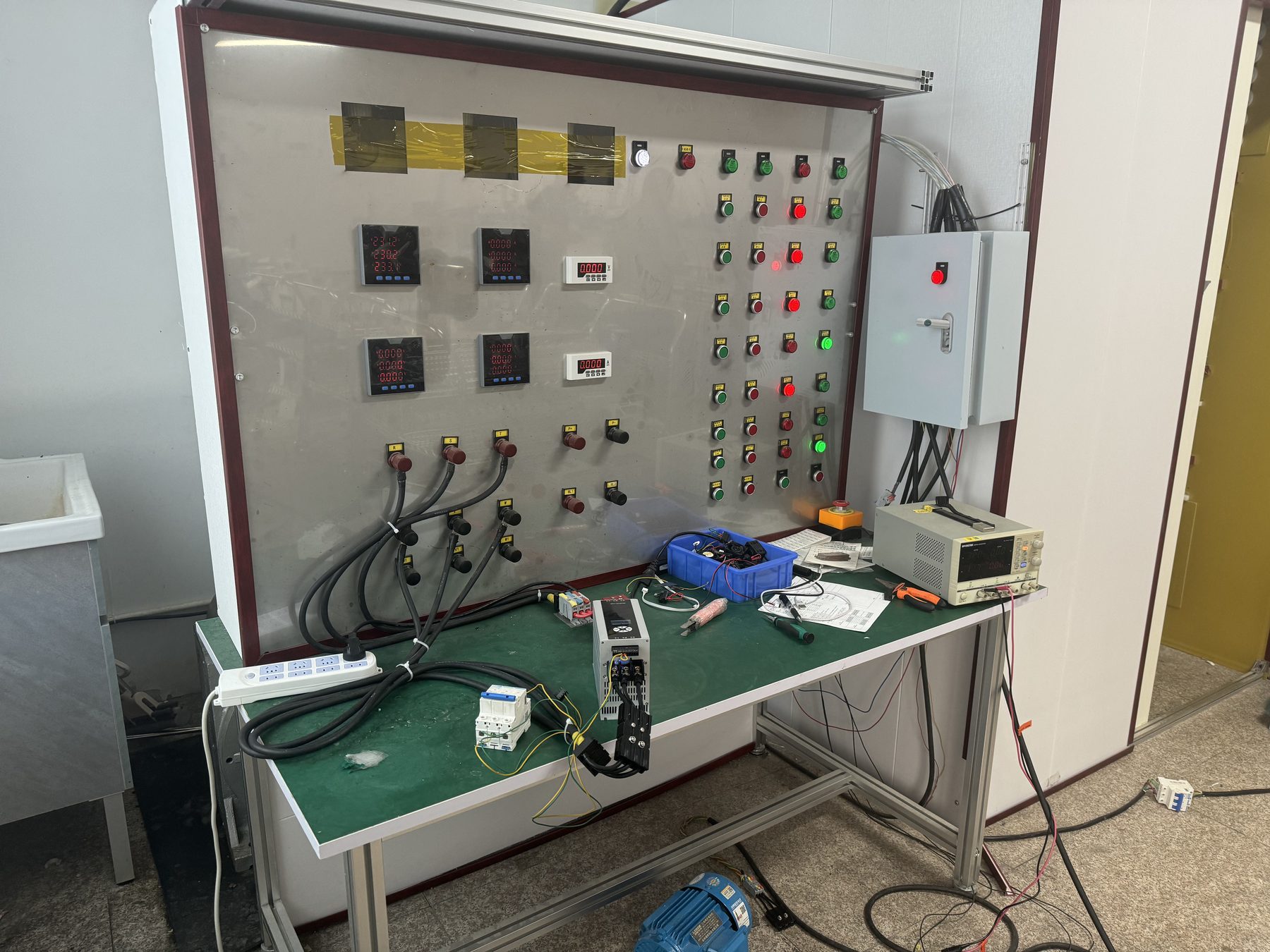 Soft starter test panel with oscilloscope measurement at ShunCtrl Shanghai